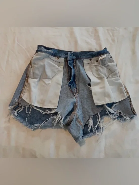 American Eagle Distressed Light Blue Denim Shorts Waist 26 Rise 11 Size 6 EUC - Picture 10 of 11